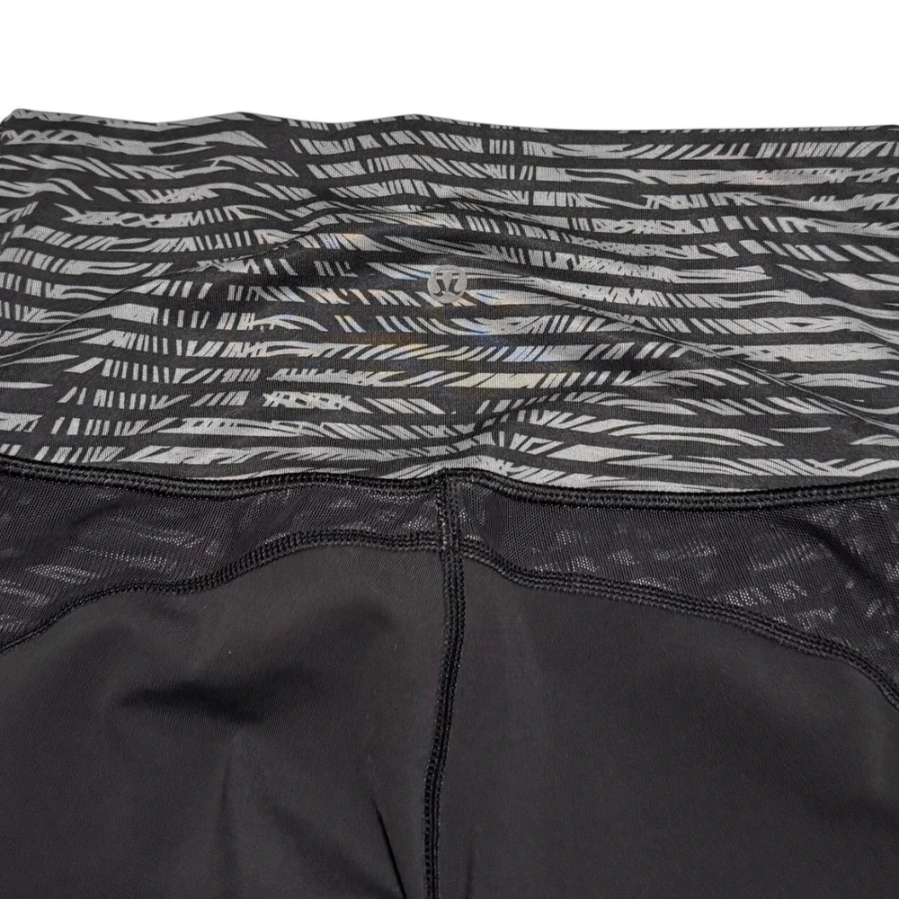 Lululemon Striped‎ Gray Black Zebra Legging Athletic Yoga Pants Women's 26 Waist